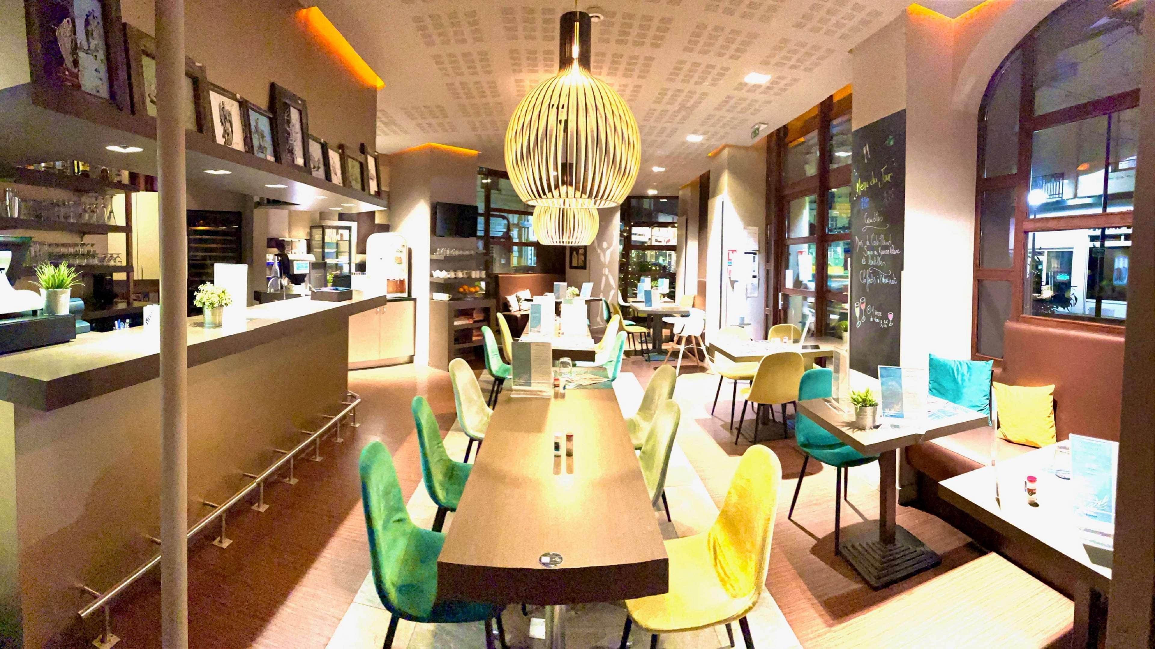 Kyriad Restaurant Centre Spa Vichy Exterior foto